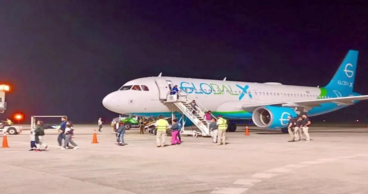 con base en datos del Instituto Nacional de Migración, 164 mil 44 corresponden a deportaciones por vía terrestre y 39 mil 4241, aérea.