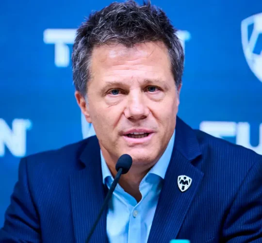 El Tato Noriega había asumido la presidencia deportiva de los Rayados de Monterrey a finales de 2022, periodo en el cual el club realizó contrataciones de alto perfil, pero no logró concretar títulos de liga.