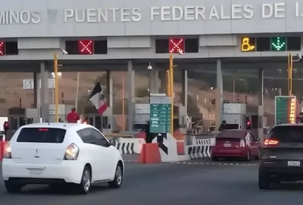 En la carretera México-Puebla, el costo para los automóviles se elevó de 216 pesos a 226 pesos, para motociclista de 107 a 113 pesos, y para autobuses, de 444 a 487 pesos.