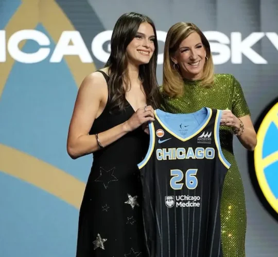 Jáquez es la hermana de Jaime Jáquez Jr., de los Miami Heat de la NBA. Los Jáquez se convierten en los primeros hermanos mexicanos en la WNBA y NBA.