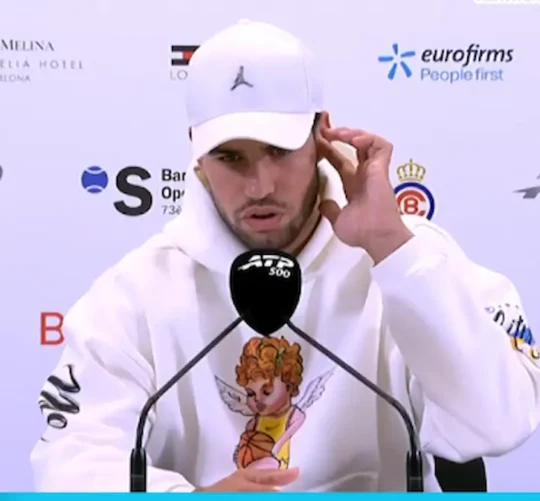 El español sufrió la lesión durante su victoria por 6-4 y 6-2 en primera ronda contra Otto Virtanen, pero pudo completar el partido a pesar de las molestias.