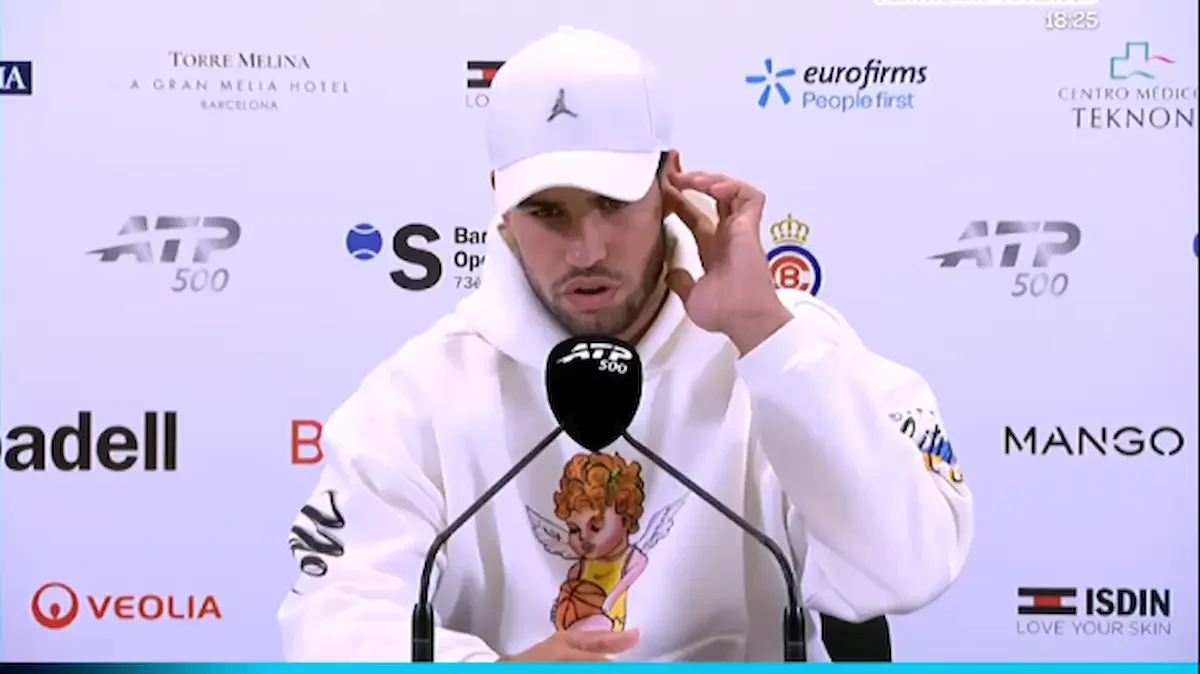 El español sufrió la lesión durante su victoria por 6-4 y 6-2 en primera ronda contra Otto Virtanen, pero pudo completar el partido a pesar de las molestias.