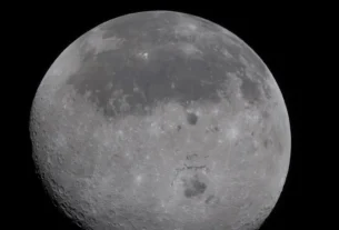 La misión logró imágenes inéditas y observaciones científicas durante el paso por la región menos explorada de la Luna