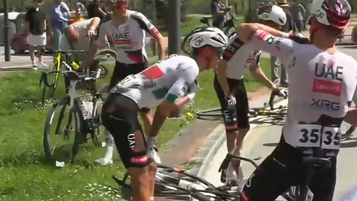 El UAE Team Emirates reveló el primer parte médico de la lesión sufrida por el mexicano Isaac del Toro,