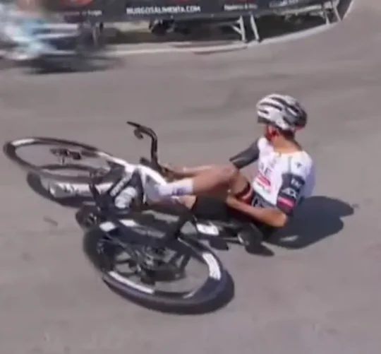 El ciclista mexicano Isaac del Toro agradeció los mensajes de apoyo tras su retiro por lesión de la Itzulia Basque Country 2026