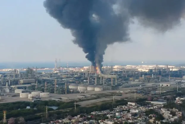 Por ahora se estima que fue la alta temperatura lo que pudo haber provocado el incendio en la refinería