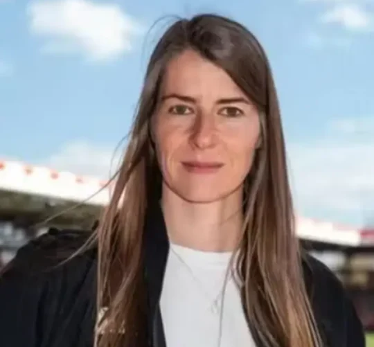 La estratega es la primera directora técnica en estar al frente de un equipo varonil en la Bundesliga.