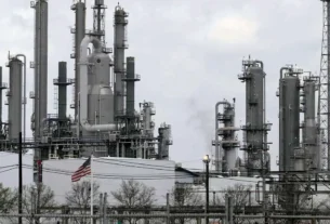 De acuerdo con Pemex, el incidente ocurrió en el muelle de la refinería por la interacción de dos embarcaciones privadas