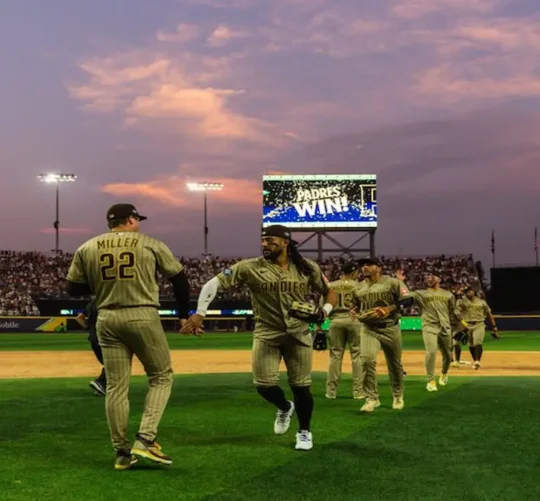 Los Padres fueron de menos a más para llegar a 18 triunfos con 8 derrotas y seguir a la cabeza de la clasificación en la división oeste de la Liga Nacional.