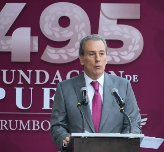 foto del presidente municipal de Puebla en el aniversario de puebla