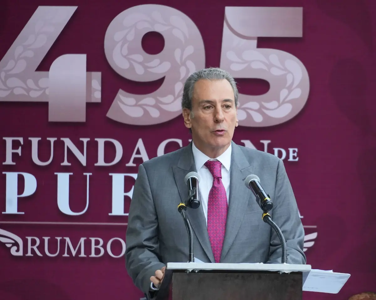 foto del presidente municipal de Puebla en el aniversario de puebla