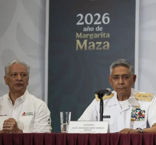 Entre los hallazgos destacan la falta de notificación a los altos mandos sobre la pérdida de integridad del ducto, la negación inicial de la fuga por parte de áreas operativas, el retraso en el cierre de la válvula principal y el despliegue de recursos que no correspondía con la clasificación de “incidente menor”.