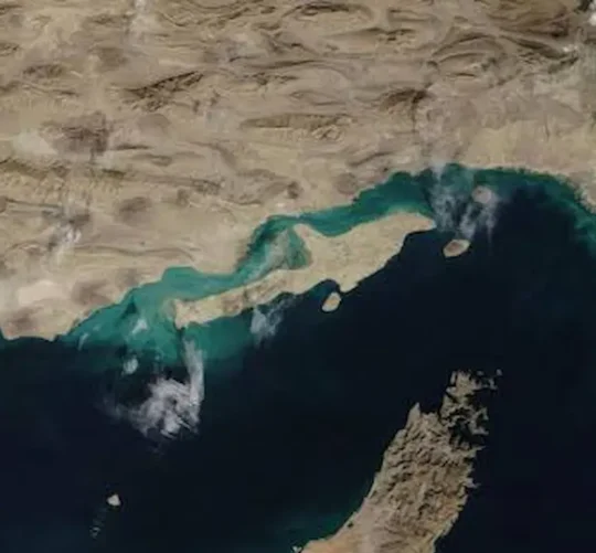 Autoridades de la República Islámica han decidido abrir "completamente" el estrecho de Ormuz a la navegación comercial mientras dure alto el fuego pactado con Estados Unidos.