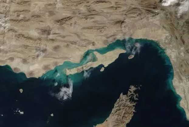 Autoridades de la República Islámica han decidido abrir "completamente" el estrecho de Ormuz a la navegación comercial mientras dure alto el fuego pactado con Estados Unidos.