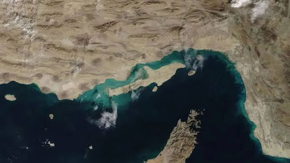 Autoridades de la República Islámica han decidido abrir "completamente" el estrecho de Ormuz a la navegación comercial mientras dure alto el fuego pactado con Estados Unidos.