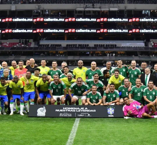 Oribe Peralta marcó un doblete, primero con un cabezazo y luego un remate a bocajarro para recordar su época como goleador del América.