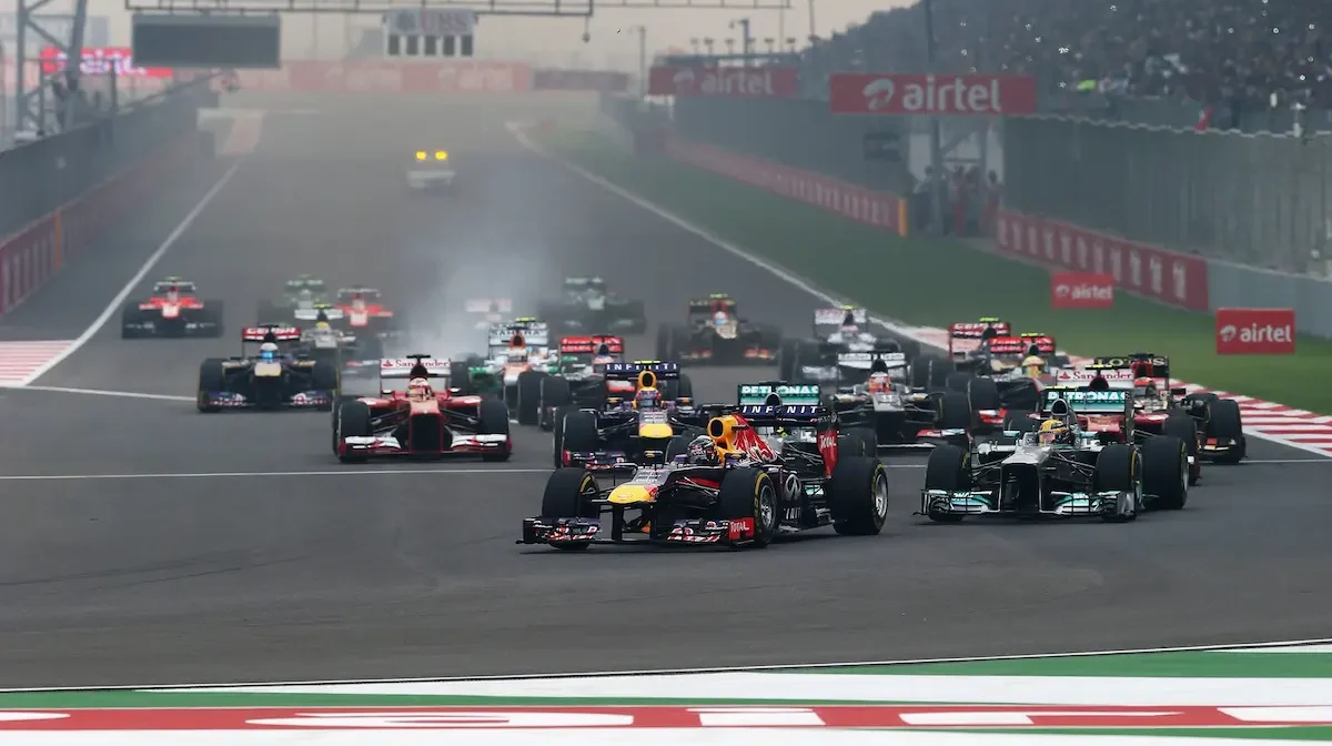 Se acordaron una serie de ajustes al reglamento del Campeonato Mundial de Fórmula Uno 2026 durante una reunión realizada en línea y celebrada entre la Federación Internacional, los Jefes de los 11 equipos, los directores ejecutivos de los fabricantes de unidades de potencia y la FOM.