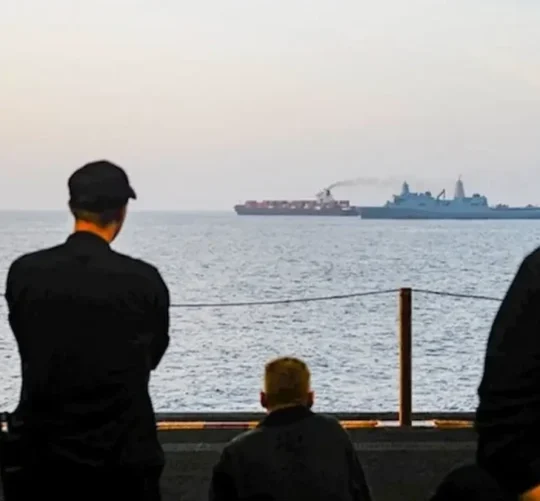 Los ataques fueron llevados a cabo por la Guardia Revolucionaria, según medios iraníes, que informaron que la fuerza incautó dos de los buques y los estaba llevando a Irán.