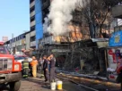 Dicho siniestro se registró en un callejón cerca del mercado, en pleno Centro de la capital, donde el fuego consumió materiales acumulados y estructuras provisionales de venta