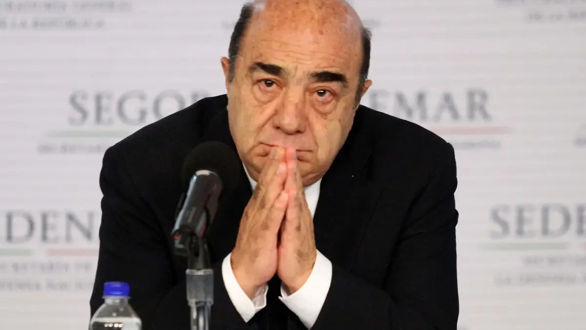 Jesús Murillo Karam fue un abogado y político mexicano con una larga trayectoria en el servicio público.