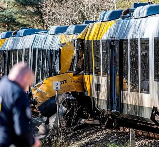 El accidente ocurrió entre las localidades danesas de Hillerød y Kagerup, una zona rural a unos 40 kilómetros al norte de Copenhague