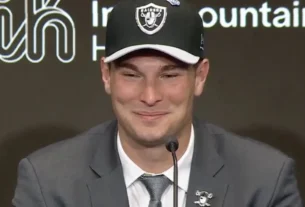 Mendoza, de 22 años, era el favorito indiscutido al número uno después de ser la gran sensación de la temporada universitaria, en la que condujo a los Indiana Hoosiers al título de la NCAA