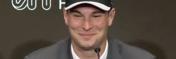 Mendoza, de 22 años, era el favorito indiscutido al número uno después de ser la gran sensación de la temporada universitaria, en la que condujo a los Indiana Hoosiers al título de la NCAA