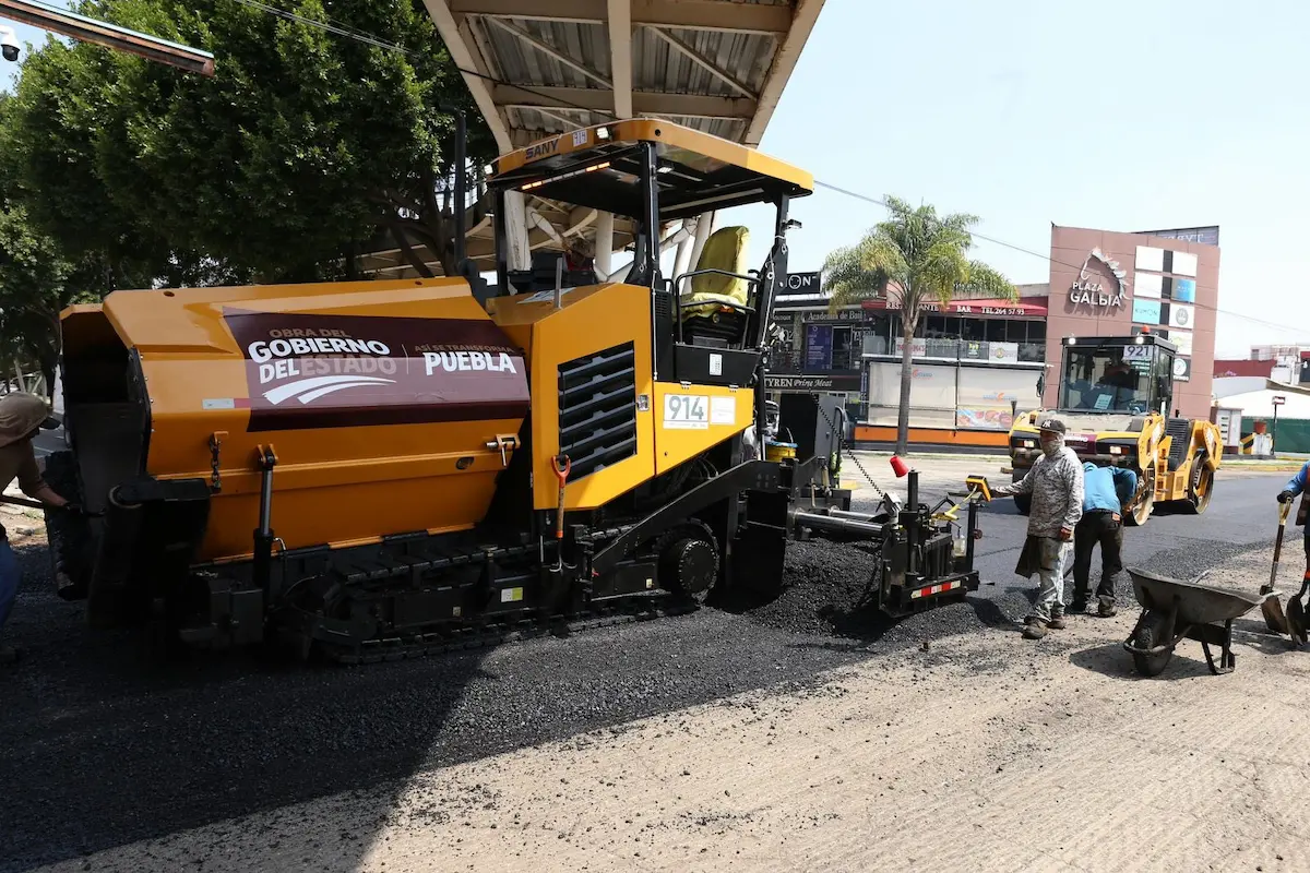 maquinas de pavimentacion en la 24 sur