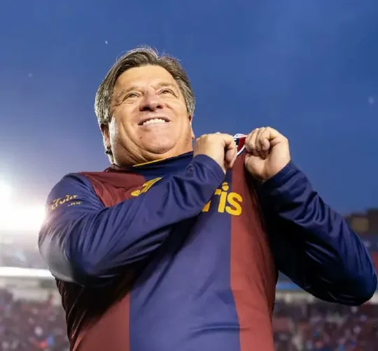 El Piojo vivió sus mejores momentos como futbolista en Atlante y Toros Neza. Se coronó como jugador con los Potros en la temporada 1992-1993 y luego dirigió al Atlante en 2002.