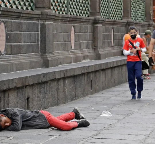 fotografia de persona en situacion de calle puebla