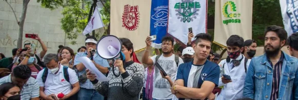 La Secretaría de Educación Pública informó que trabaja en la atención de las demandas de estudiantes del Instituto Politécnico Nacional, luego de que varios de ellos se tomaran las instalaciones de Canal Once para exigir mejoras de las condiciones académicas, de infraestructura y de gestión institucional