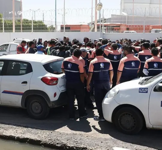 trabajadores en paro laboral en Danone y Bonafont