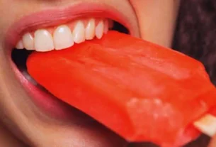 La Secretaría de Salud publicó un acuerdo mediante el cual prohíbe el uso del colorante eritrosina, también identificado como Rojo 14 o Rojo 3, en la elaboración de alimentos, bebidas y suplementos alimenticios en México.