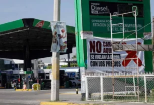 Profeco coloca lonas en gasolineras puebla