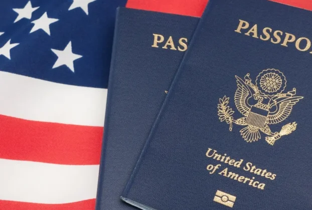 El gobierno de Estados Unidos anunció que comenzará a revocar pasaportes a personas que tengan adeudos por manutención infantil superiores a 2 mil 500 dólares.