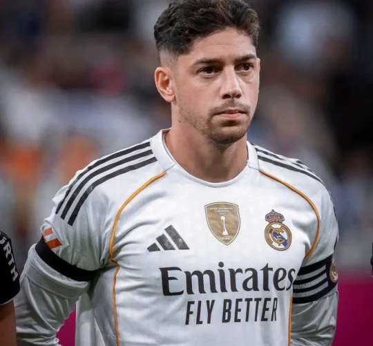 Según diversas fuentes, después del altercado entre los dos mediocampistas merengues, son varios los jugadores del equipo que ya no quieren que el futbolista uruguayo siga en el club