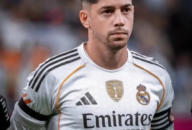 Según diversas fuentes, después del altercado entre los dos mediocampistas merengues, son varios los jugadores del equipo que ya no quieren que el futbolista uruguayo siga en el club
