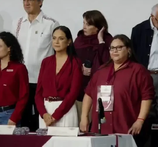 Tras confirmar que acudieron más de mil 800 congresistas del partido, lo que permite el quorum para sesionar, el presidente del Consejo Nacional de este partido inició los trabajos con un mensaje a los morenistas en el que recalcó “en la historia de los movimientos populares, hay momentos en los que no basta ganar elecciones.