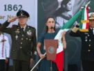 La mandataria mexicana recalcó “a esos que buscan la intervención extranjera en México, a los que hoy se vanaglorian y defienden la injerencia, a los que aplauden a las televisoras extranjeras cuando hablan mal de México (…), quienes buscan el apoyo externo por no tener apoyo popular en nuestro país están destinados a la derrota”.
