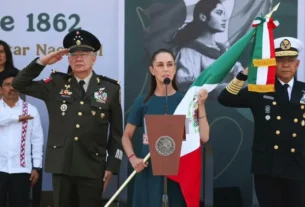 La mandataria mexicana recalcó “a esos que buscan la intervención extranjera en México, a los que hoy se vanaglorian y defienden la injerencia, a los que aplauden a las televisoras extranjeras cuando hablan mal de México (…), quienes buscan el apoyo externo por no tener apoyo popular en nuestro país están destinados a la derrota”.
