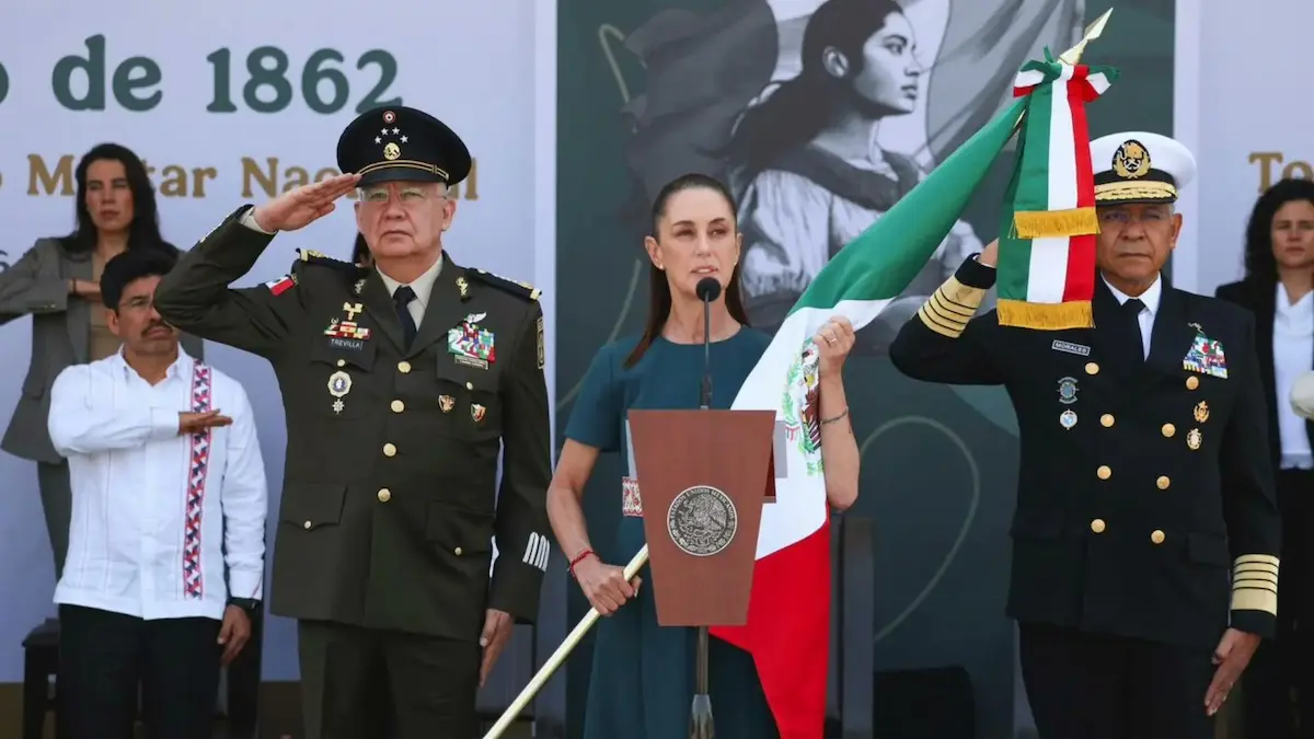 La mandataria mexicana recalcó “a esos que buscan la intervención extranjera en México, a los que hoy se vanaglorian y defienden la injerencia, a los que aplauden a las televisoras extranjeras cuando hablan mal de México (…), quienes buscan el apoyo externo por no tener apoyo popular en nuestro país están destinados a la derrota”.