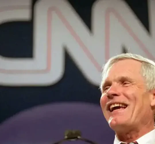 Ted Turner, el magnate de los medios que revolucionó las noticias de televisión cuando fundó CNN en 1980