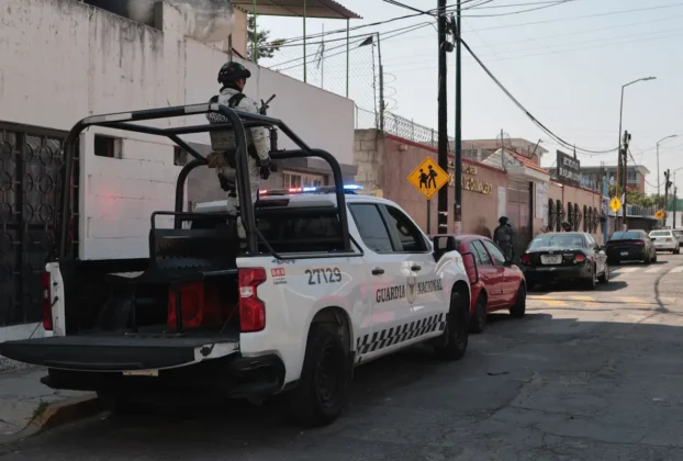 policia en el mercado morelos