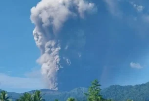 La zona continúa siendo peligrosa debido a la actividad volcánica, "que podría intensificarse en cualquier momento", así como a la exposición a cenizas volcánicas, según las autoridades.