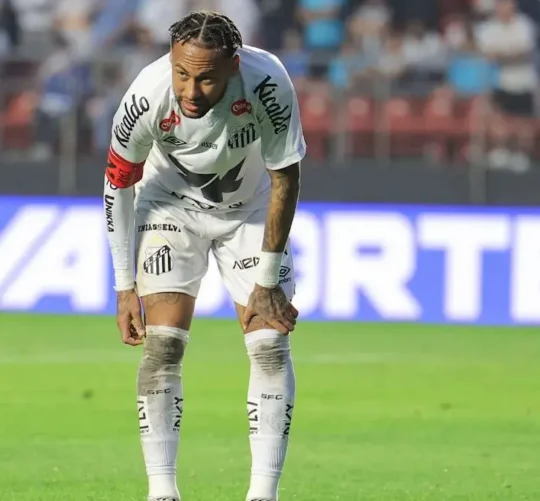 El médico confirmó la lesión tan solo dos días después de que Neymar fuera incluido en la lista de 26 convocados por el técnico Carlo Ancelotti para la selección brasileña