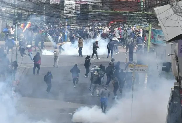 Con apenas seis meses en el poder, La Paz encara la peor crisis económica del país andino desde la década de 1980, con una inflación de 14 por ciento interanual registrada en abril.
