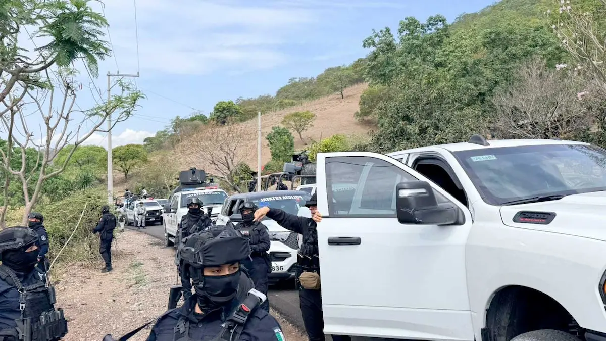 encabezados por su titular, Rosa Icela Rodríguez, se trasladan a Guerrero para ayudar al retiro de bloqueos y restablecer el orden en la zona de Chilapa