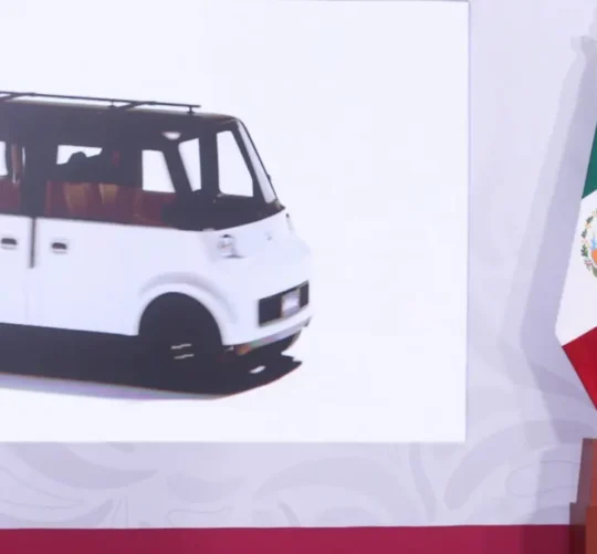 El auto Olinia fue desarrollado considerando las necesidades específicas de movilidad en ciudades y pueblos del país.