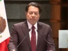 “A partir de los Gobiernos de la Transformación inició esta recuperación salarial y con este anuncio hoy se sostiene, muchas felicidades a los maestros y maestras”.