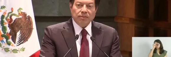 “A partir de los Gobiernos de la Transformación inició esta recuperación salarial y con este anuncio hoy se sostiene, muchas felicidades a los maestros y maestras”.